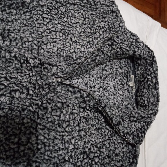 Express Sweater - Picture 3 of 4